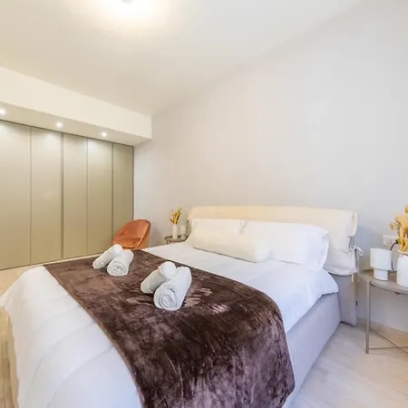 شقة Elegant 1bdr In The Center, 5 Min From The Duomo *