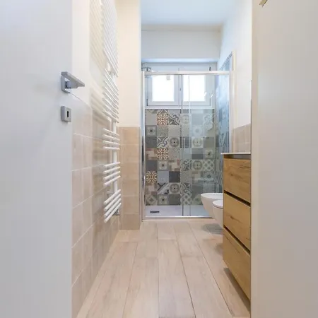 Elegant 1bdr In The Center, 5 Min From The Duomo شقة