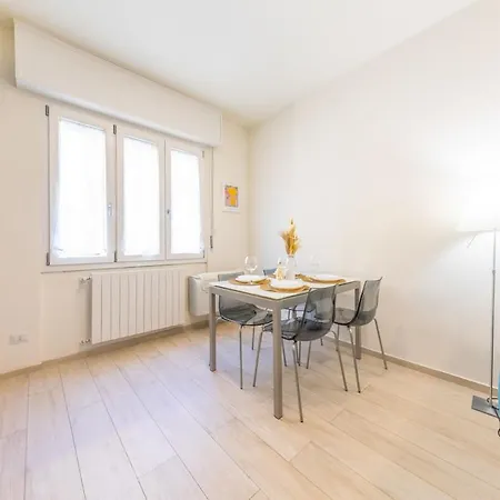 Elegant 1bdr In The Center, 5 Min From The Duomo Apartment *